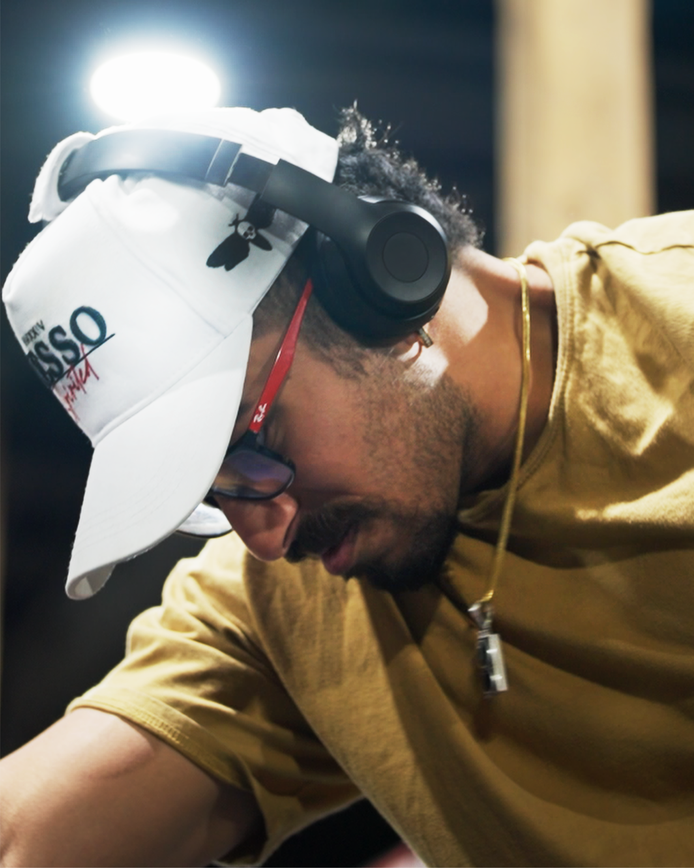 Athlete wearing Nesso hat with secure headphones during a workout, showcasing innovative design for training.